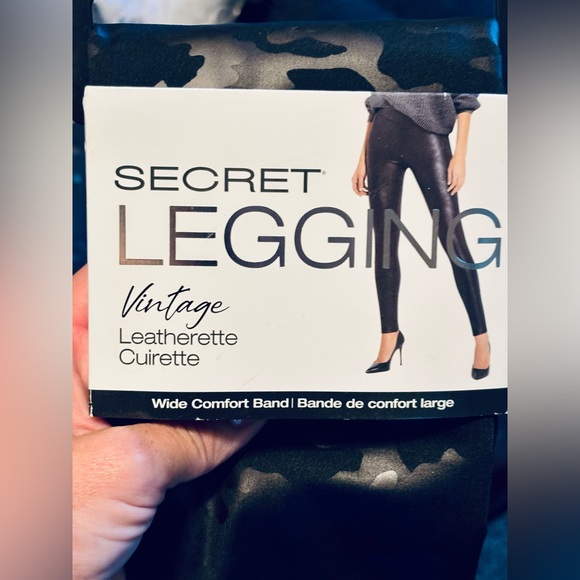 Secret Camo Pattern Leatherette Leggings Size Large - Picture 3 of 5